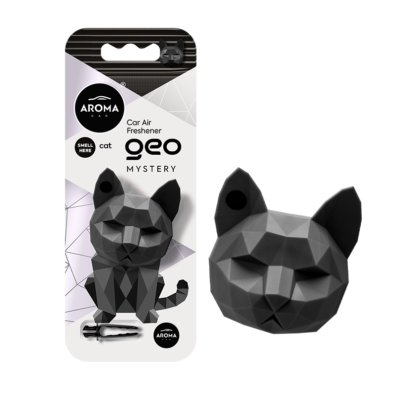 Геометричен черен автомобилен ароматизатор във формата на котка с брандинг Aroma върху опаковката.